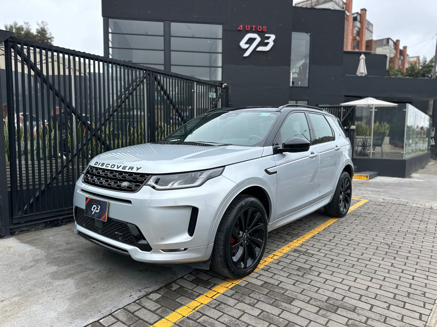 LAND ROVER DISCOVERY SPORT R-DYNAMIC HÍBRIDA (2023)