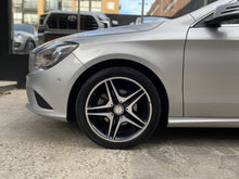 Cargar imagen en el visor de la galería, Mercedes-Benz CLA 180 Modelo 2016
