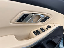 Cargar imagen en el visor de la galería, BMW 330e Modelo 2022
