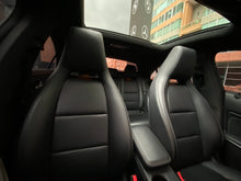 Cargar imagen en el visor de la galería, Mercedes-Benz CLA 180 Modelo 2019
