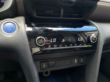Cargar imagen en el visor de la galería, Toyota Yaris Cross XLS Híbrida Modelo 2023
