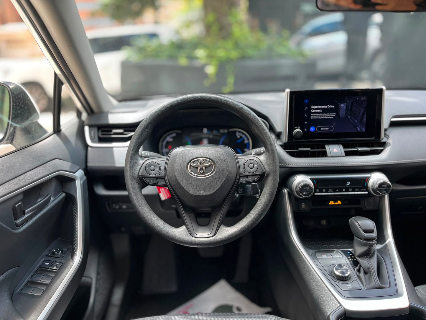 Toyota RAV4 LE Hybrid Modelo 2024