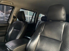 Cargar imagen en el visor de la galería, Toyota Prado TX Blindada Modelo 2013
