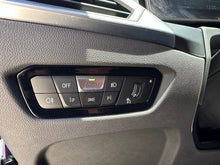 Cargar imagen en el visor de la galería, BMW 220I Coupé Modelo 2023
