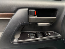 Cargar imagen en el visor de la galería, Toyota Land Cruiser 200 GX-R Modelo 2021
