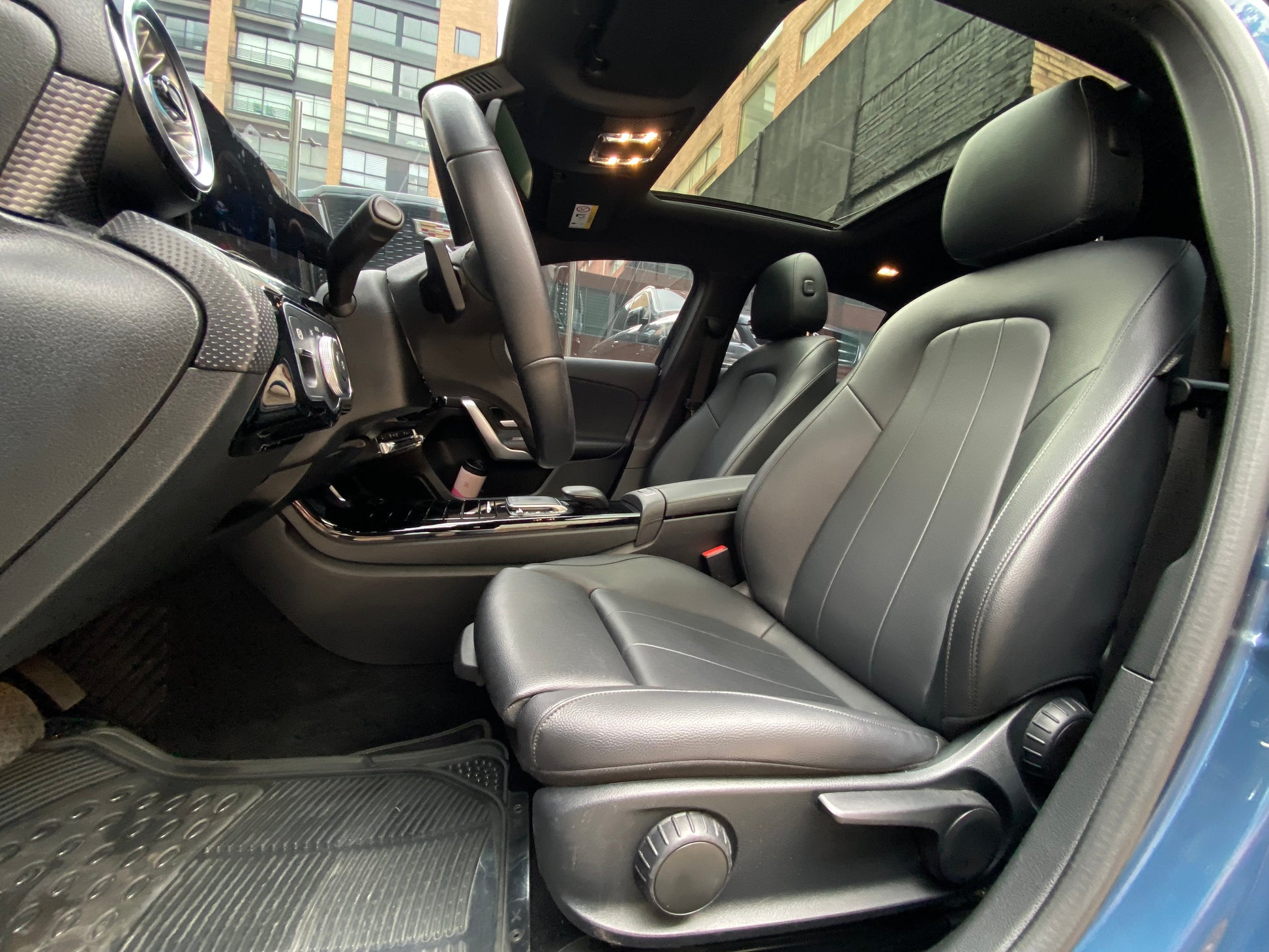 Mercedes-Benz A200 Hatchback Modelo 2022 - Autos 93