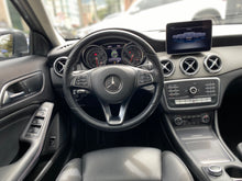 Cargar imagen en el visor de la galería, Mercedes-Benz GLA 200 Modelo 2019
