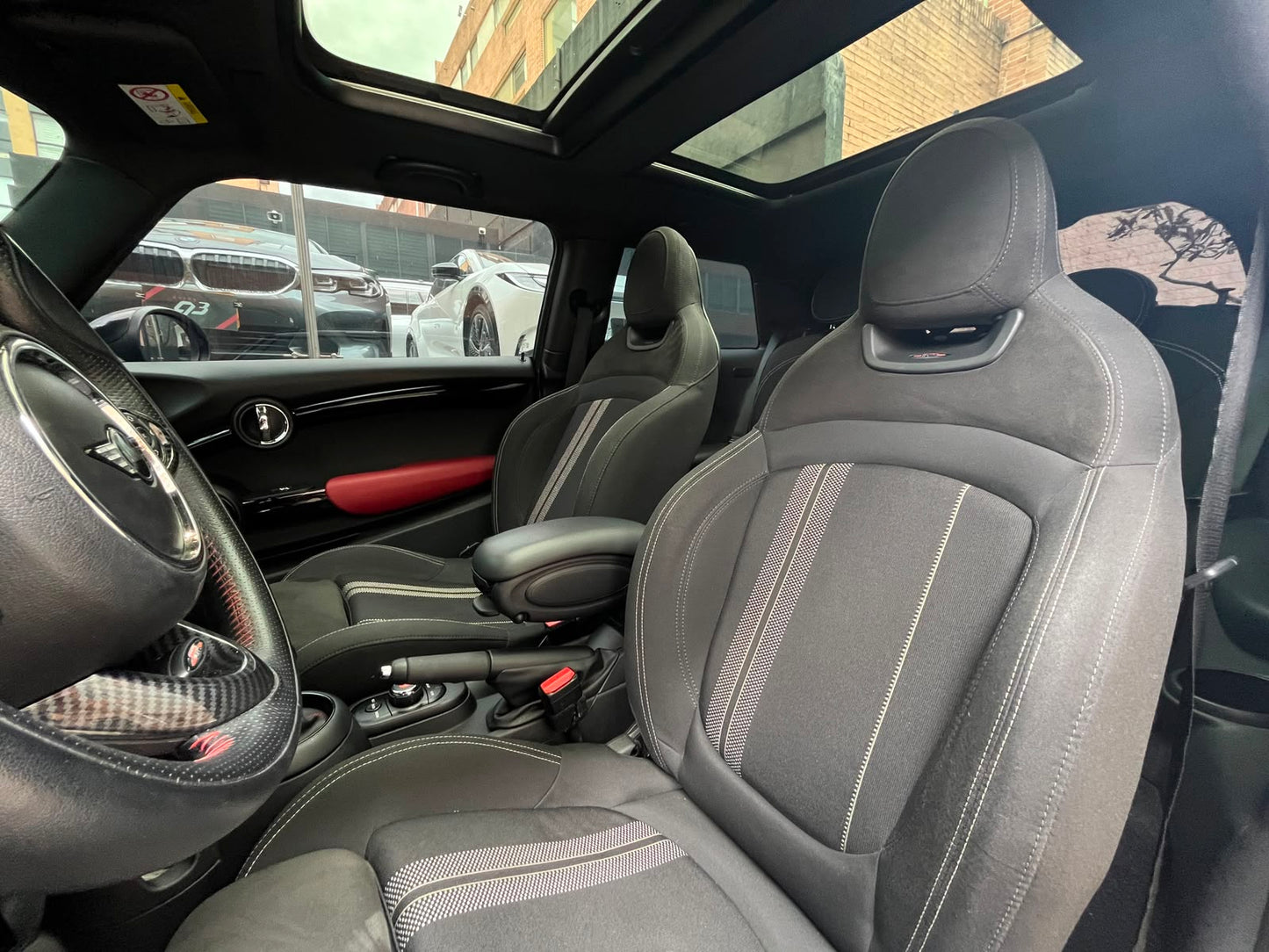MINI Cooper S Modelo 2019 JCW Style
