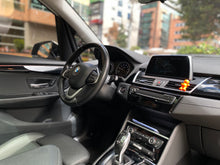 Cargar imagen en el visor de la galería, BMW 218I Active Tourer Modelo 2021
