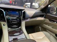 Cargar imagen en el visor de la galería, Cadillac Escalade Modelo 2015
