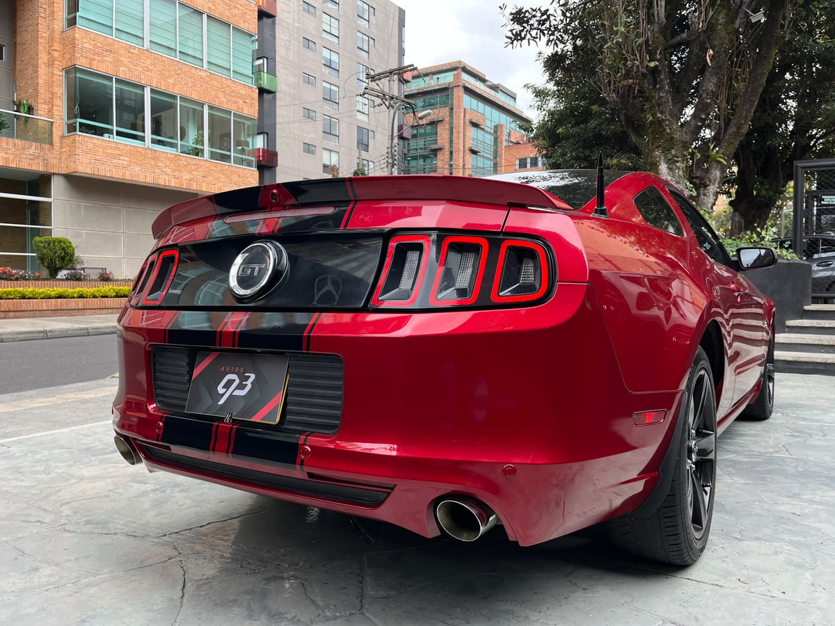 Ford Mustang GT Premium Modelo 2013