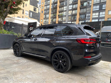 Cargar imagen en el visor de la galería, BMW X5 xDrive45E Blindada Modelo 2022

