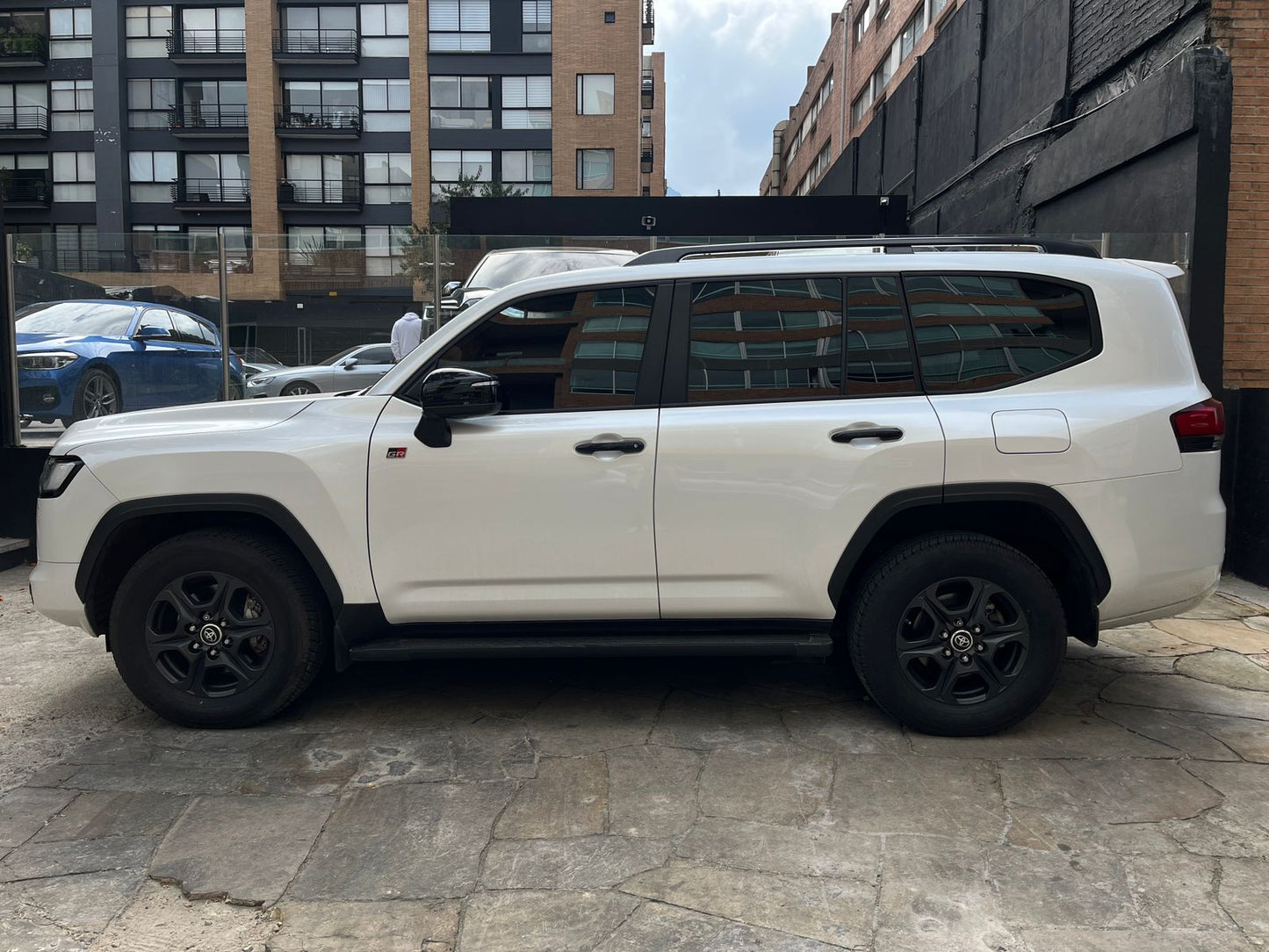 Toyota Land Cruiser 300 GR Sport Modelo 2022