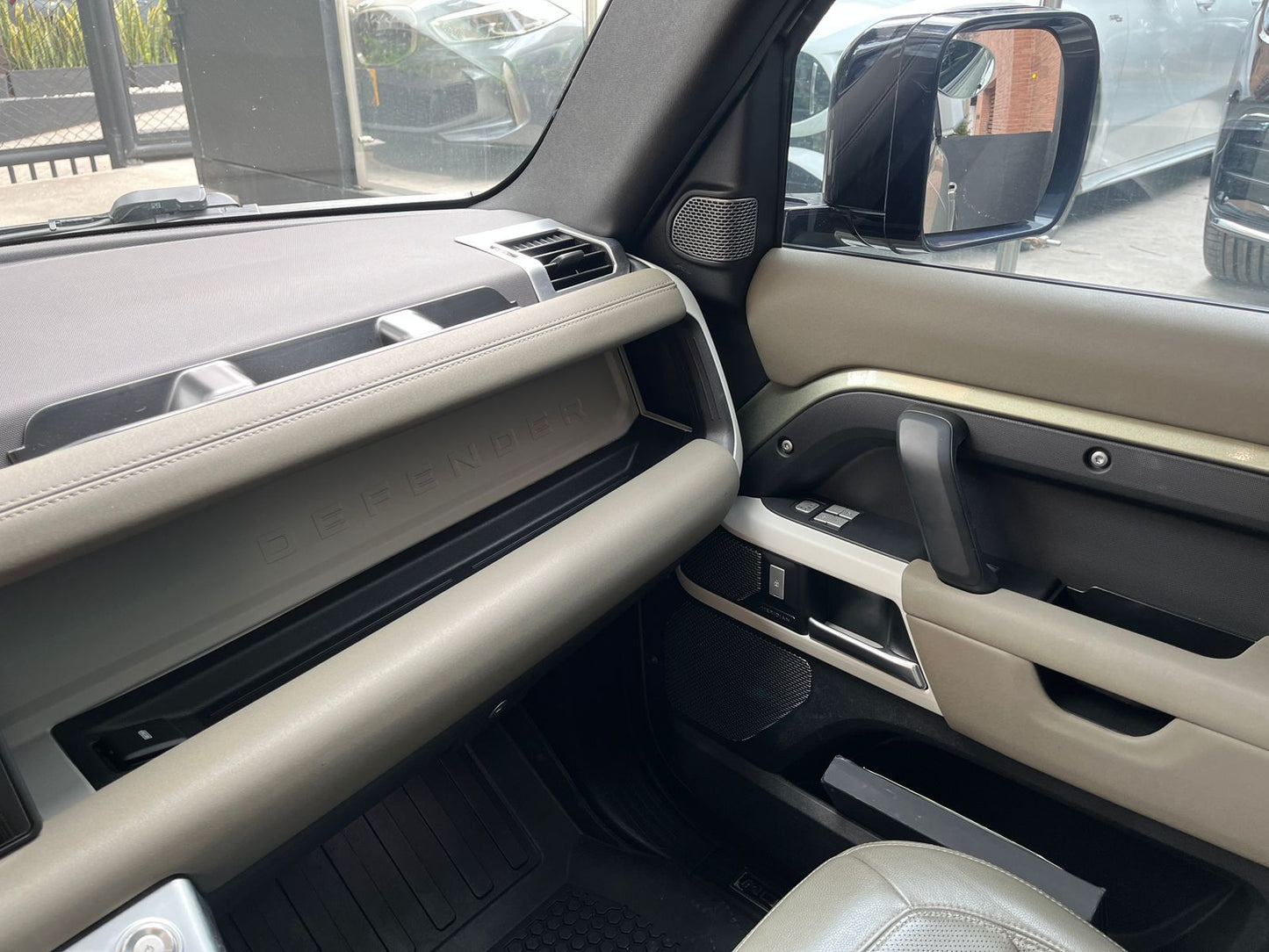 Land Rover Defender First Edition Modelo 2021