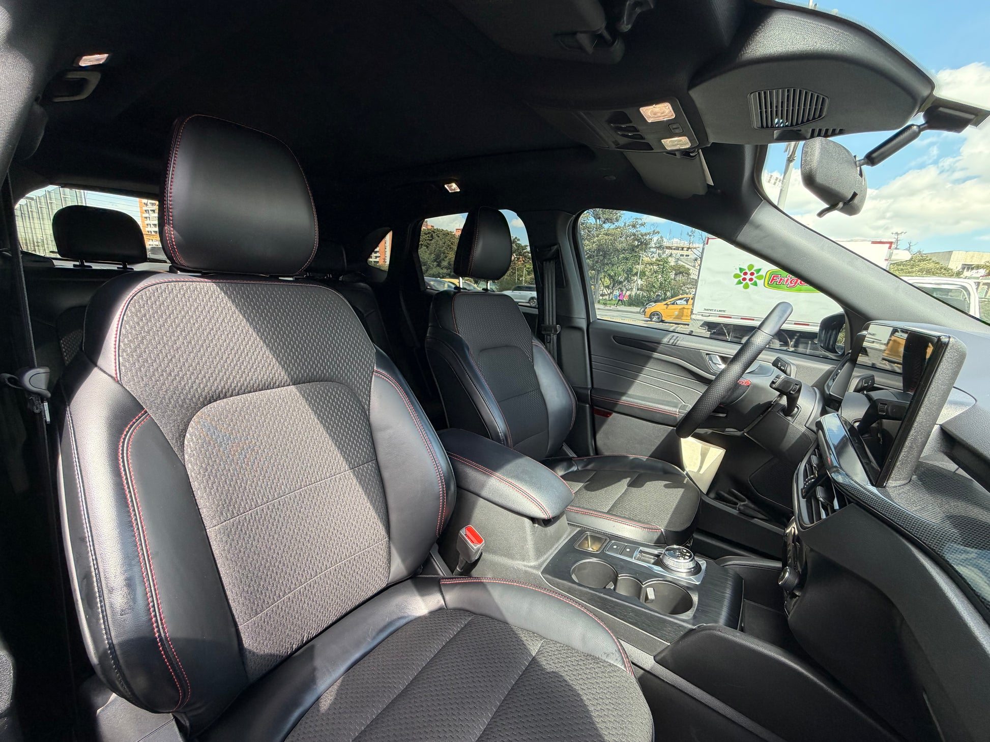 Ford Escape ST-Line Hybrid Modelo 2025 - Autos 93