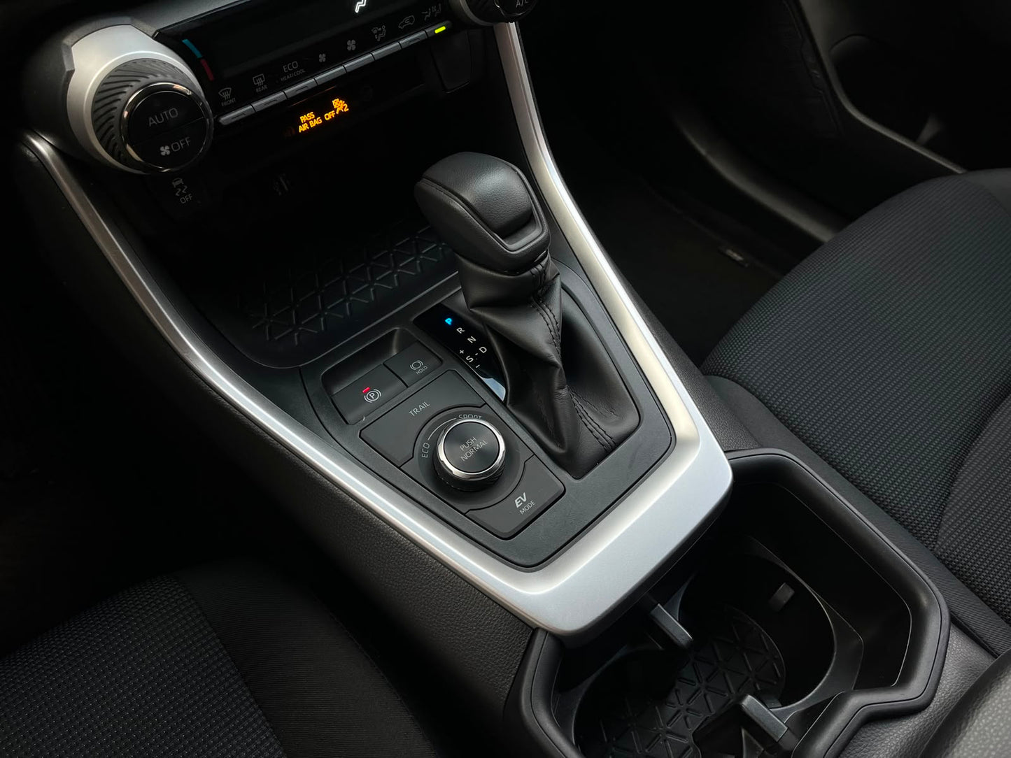 Toyota RAV4 LE Hybrid Modelo 2024
