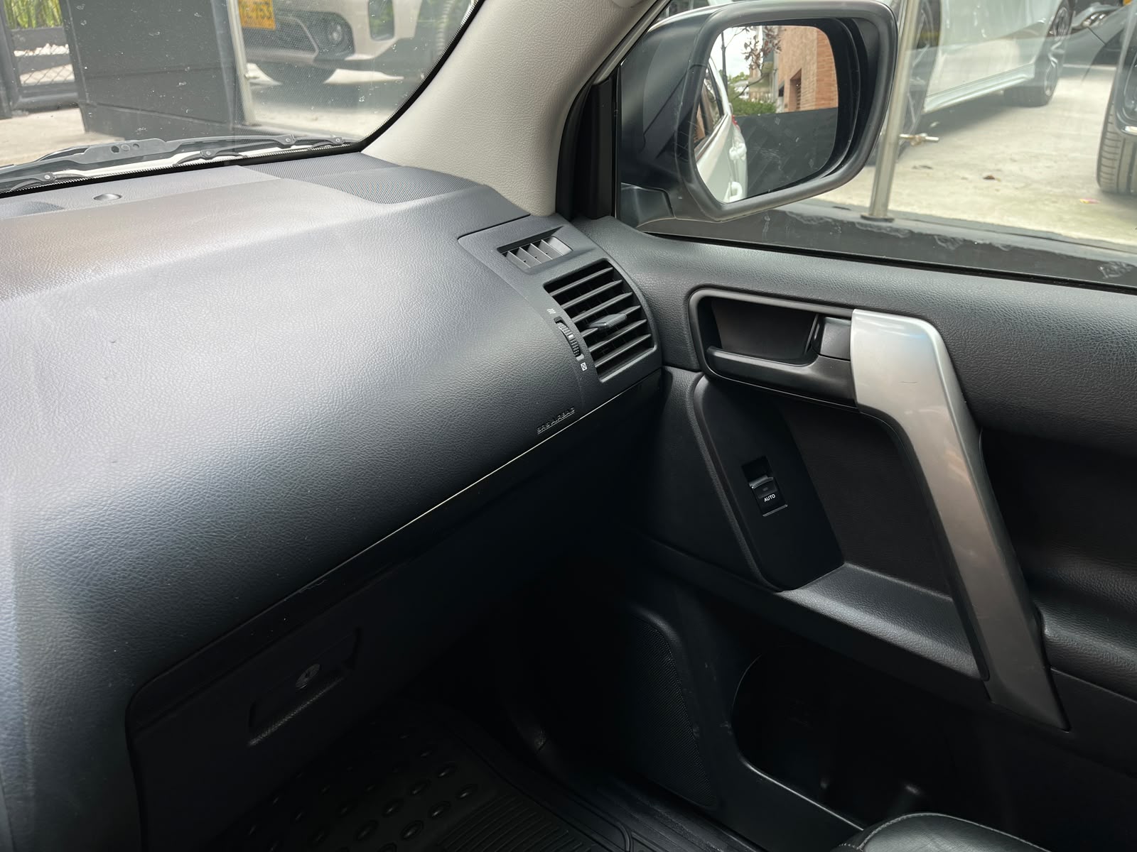 Toyota Prado TX 4.0 Gasolina Modelo 2014 - Autos 93