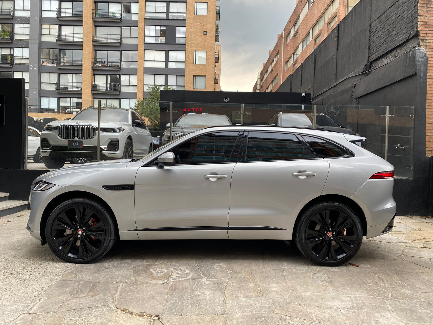 Jaguar F Pace P400 Hibrida Modelo 2022 - Autos 93