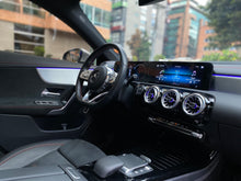 Cargar imagen en el visor de la galería, Mercedes-Benz CLA 200 Modelo 2023
