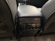 Cargar imagen en el visor de la galería, Toyota Prado TXL Modelo 2015
