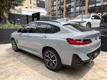 Cargar imagen en el visor de la galería, BMW X4 xDrive30i Modelo 2024
