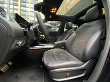 Cargar imagen en el visor de la galería, Mercedes-Benz GLA 250 4MATIC Hibrida Modelo 2025
