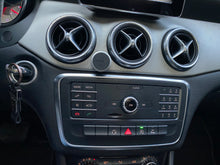 Cargar imagen en el visor de la galería, Mercedes-Benz CLA 180 Modelo 2016
