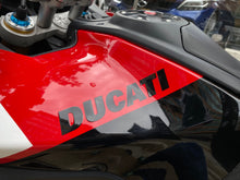 Cargar imagen en el visor de la galería, Ducati Multistrada V4 Modelo 2023
