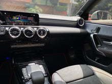 Cargar imagen en el visor de la galería, Mercedes-Benz AMG CLA 45S 4MATIC Modelo 2023
