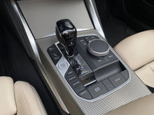 Cargar imagen en el visor de la galería, BMW M440I xDrive Cabriolet Modelo 2022
