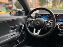Cargar imagen en el visor de la galería, Mercedes-Benz A200 Sedan Modelo 2020
