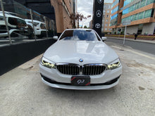 Cargar imagen en el visor de la galería, BMW 520I Modelo 2019
