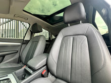 Cargar imagen en el visor de la galería, Audi Q5 Sportback Híbrida Modelo 2022
