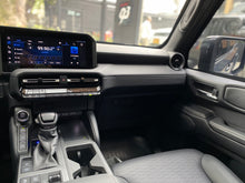 Cargar imagen en el visor de la galería, Toyota Land Cruiser Prado TXL Blindada Modelo 2025
