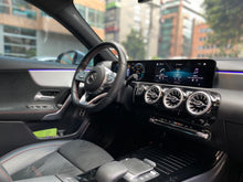 Cargar imagen en el visor de la galería, Mercedes-Benz A200 Sedan Modelo 2022
