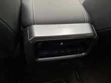 Cargar imagen en el visor de la galería, Toyota Land Cruiser Prado TXL Modelo 2025
