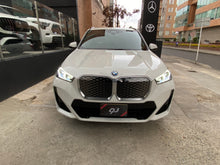 Cargar imagen en el visor de la galería, BMW IX1 xDrive30 Modelo 2025
