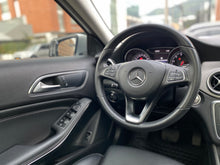 Cargar imagen en el visor de la galería, Mercedes-Benz GLA 200 Modelo 2020
