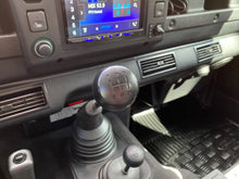 Cargar imagen en el visor de la galería, Land Rover Defender Ninety Modelo 2006
