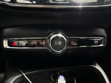 Cargar imagen en el visor de la galería, Volvo XC40 T4 Modelo 2019
