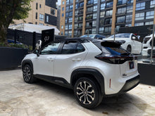 Cargar imagen en el visor de la galería, Toyota Yaris Cross XLS Híbrida Modelo 2023
