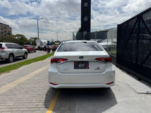 Cargar imagen en el visor de la galería, Toyota Corolla XEI Híbrido Modelo 2023
