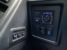 Cargar imagen en el visor de la galería, Toyota Land Cruiser Prado VXL Blindada Modelo 2018
