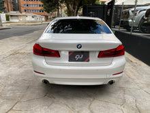 Cargar imagen en el visor de la galería, BMW 520I Modelo 2019
