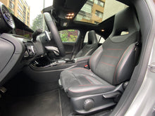 Cargar imagen en el visor de la galería, Mercedes-Benz CLA 200 Modelo 2023
