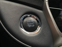 Cargar imagen en el visor de la galería, Toyota Land Cruiser 200 VX Blindada Modelo 2020
