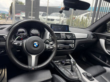 Cargar imagen en el visor de la galería, BMW 120I Modelo 2019
