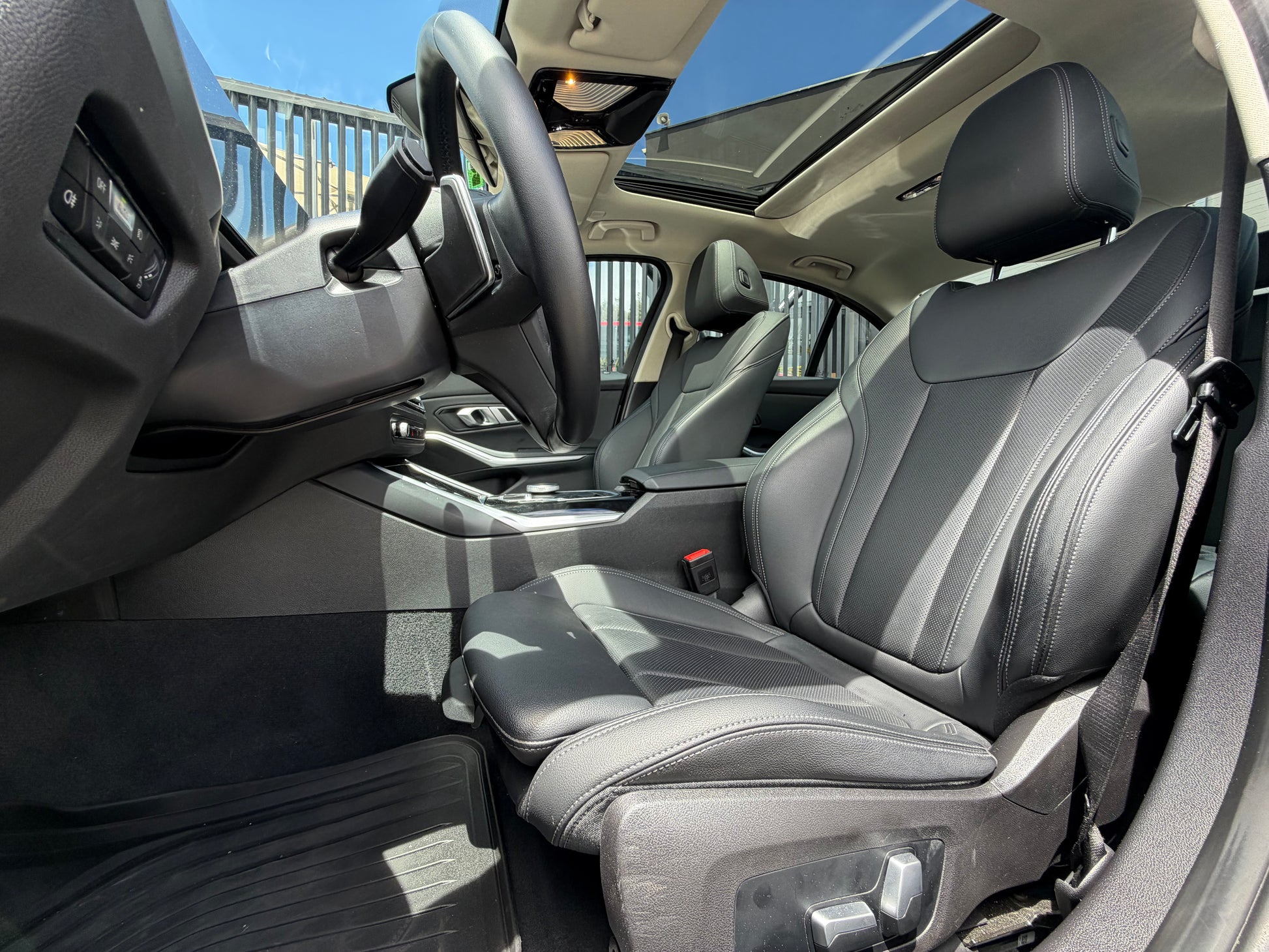 BMW 330e Modelo 2023 - Autos 93