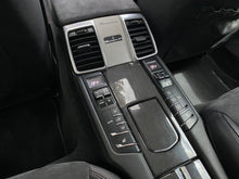 Cargar imagen en el visor de la galería, Porsche Panamera GTS Modelo 2015

