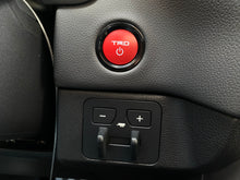 Cargar imagen en el visor de la galería, Toyota Sequoia SR5 Sport Modelo 2025
